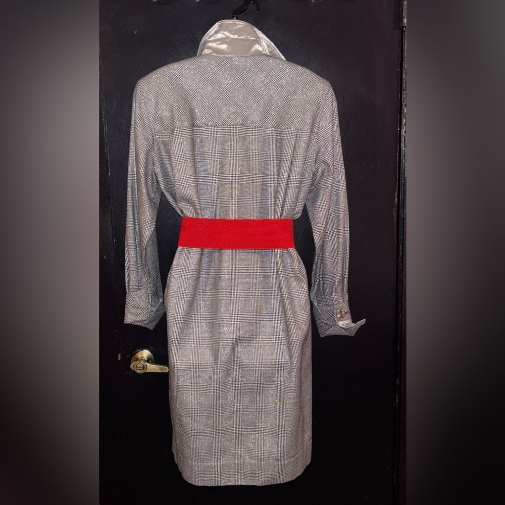 Sparkle and shine in this vintage coat from David Warren New York. Size 8. - Picture 3 of 15